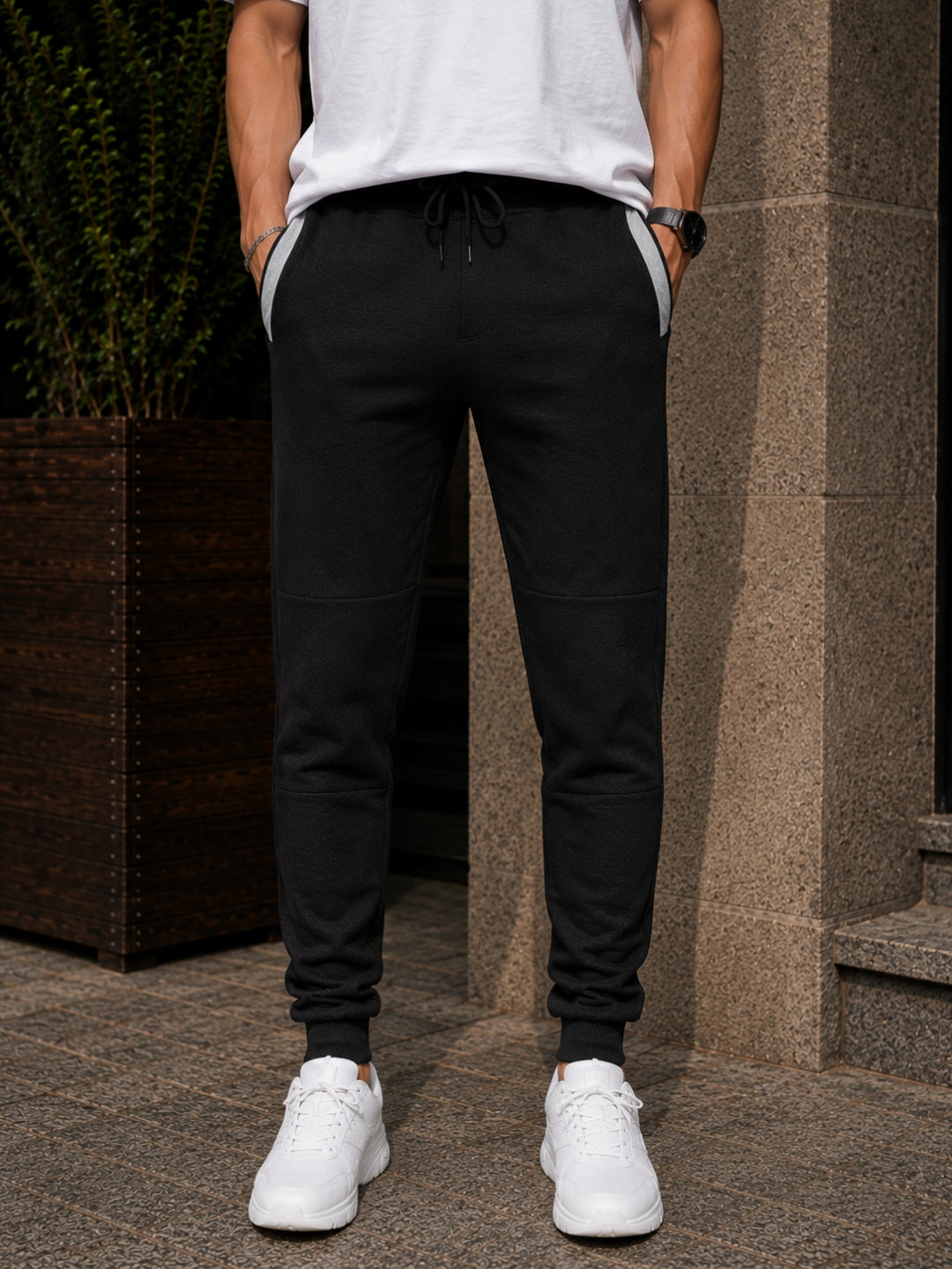 Men's Solid Black Regular Fit Joggers