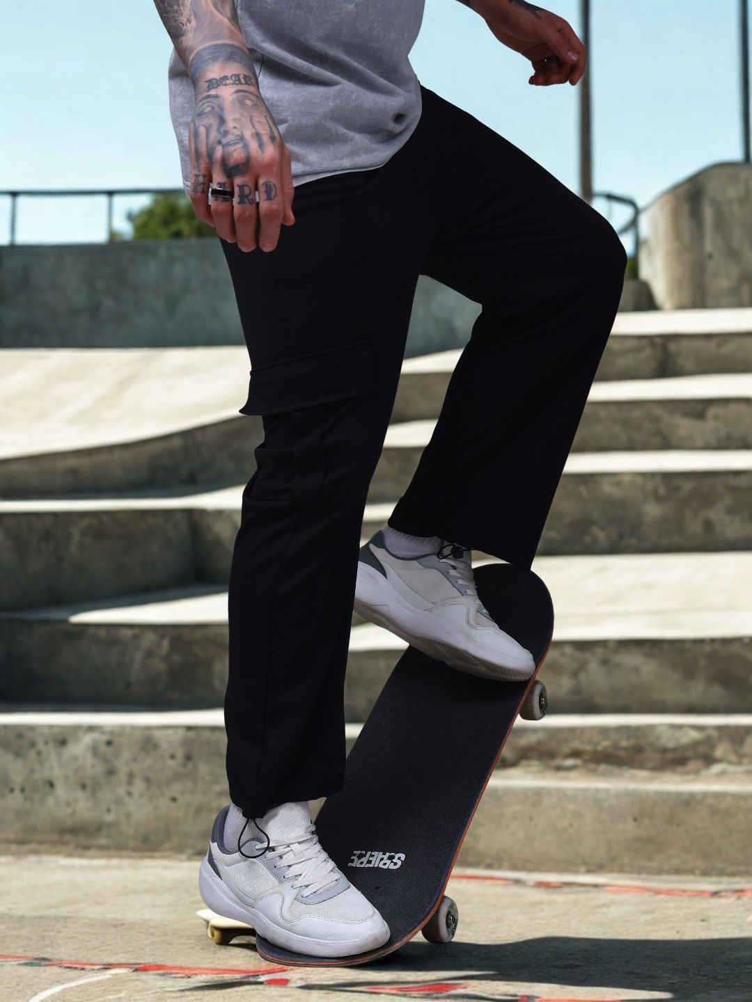 Men's Solid Black Loose Fit Cargo Pants