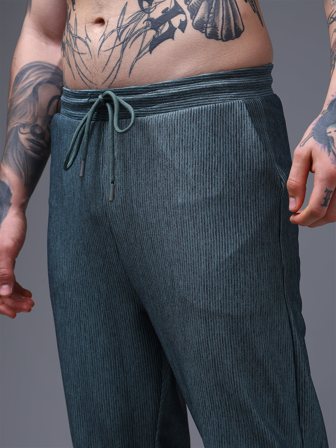 Men's Solid Green Straight Fit Trousers