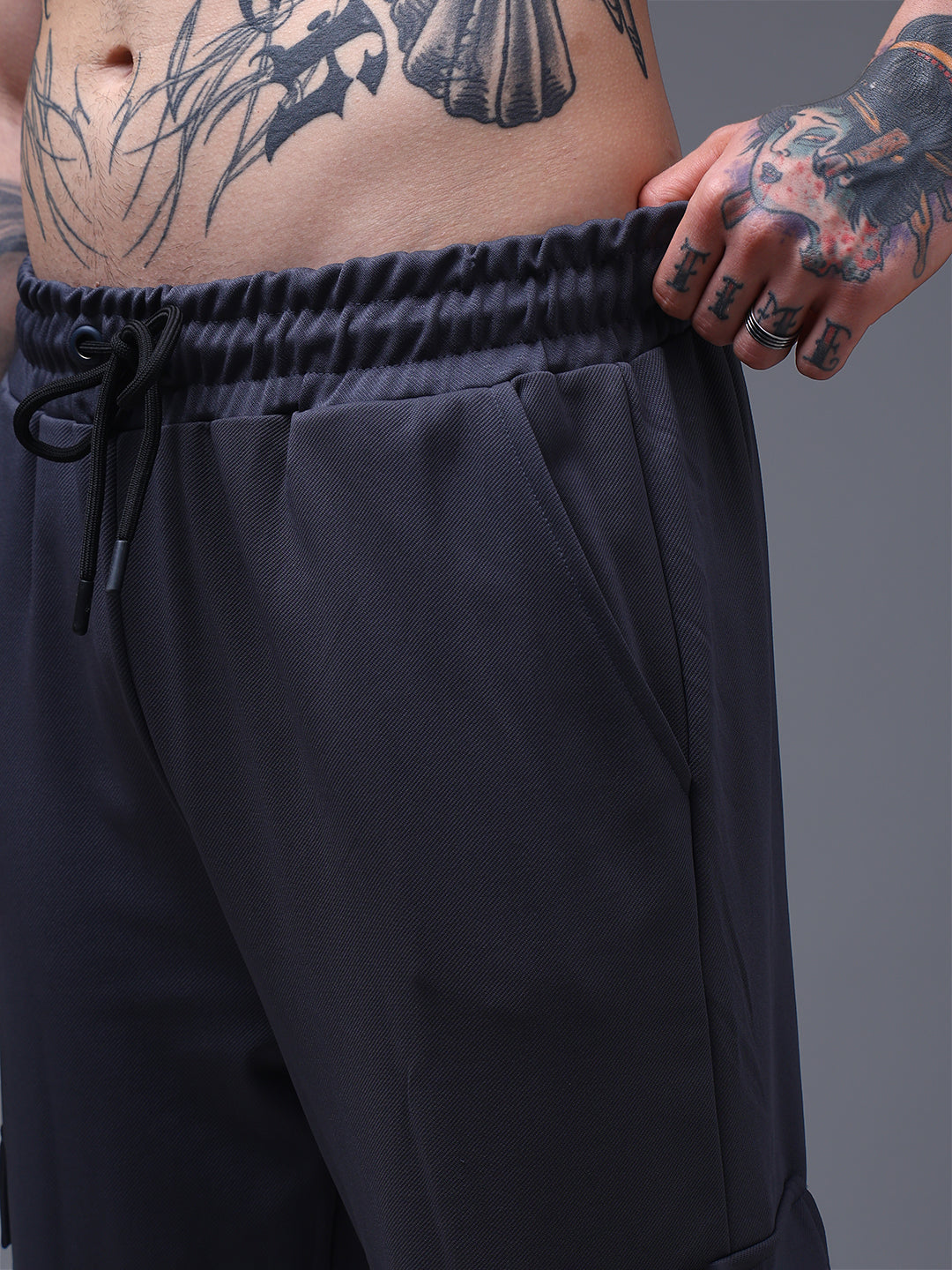 Men's Solid Dark Grey Loose Fit Cargo Pants