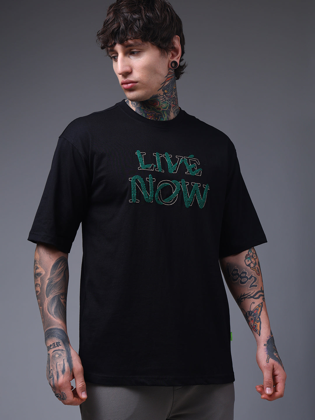 Men's Oversized Embroided Print Black Tshirt