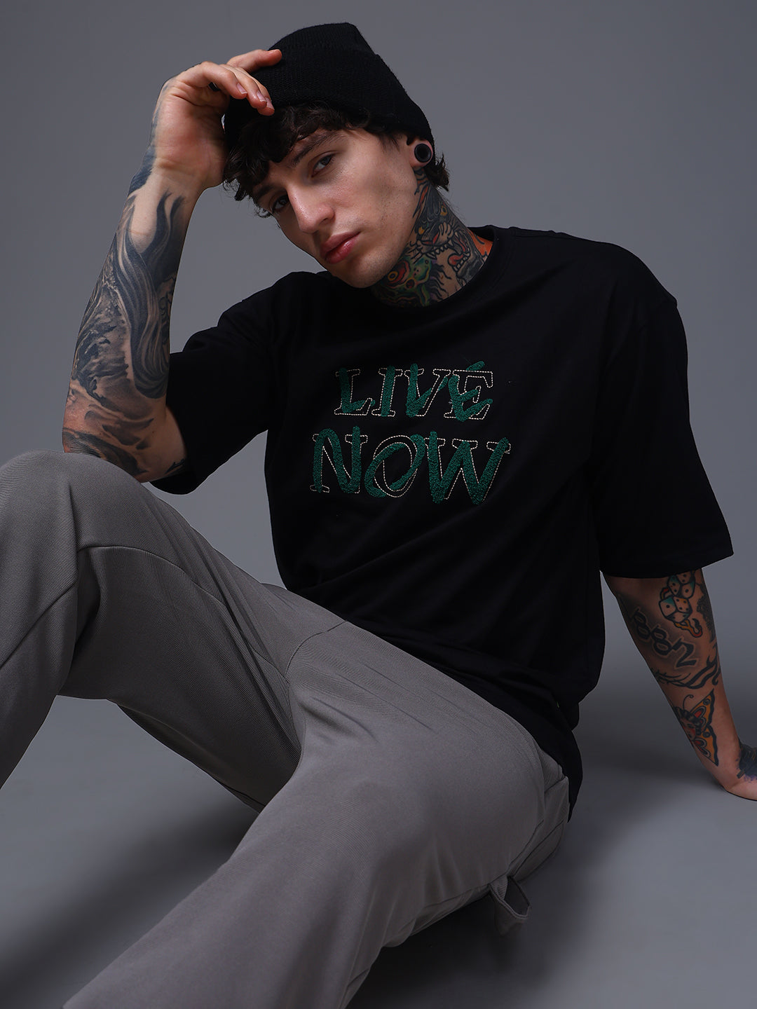 Men's Oversized Embroided Print Black Tshirt