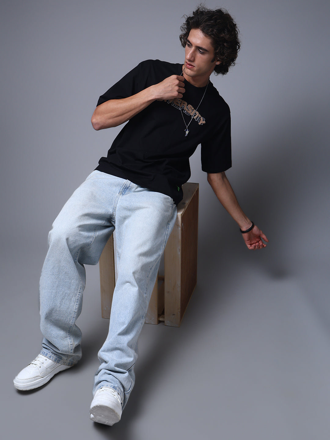 Men's Oversized Embroided Print Black Tshirt