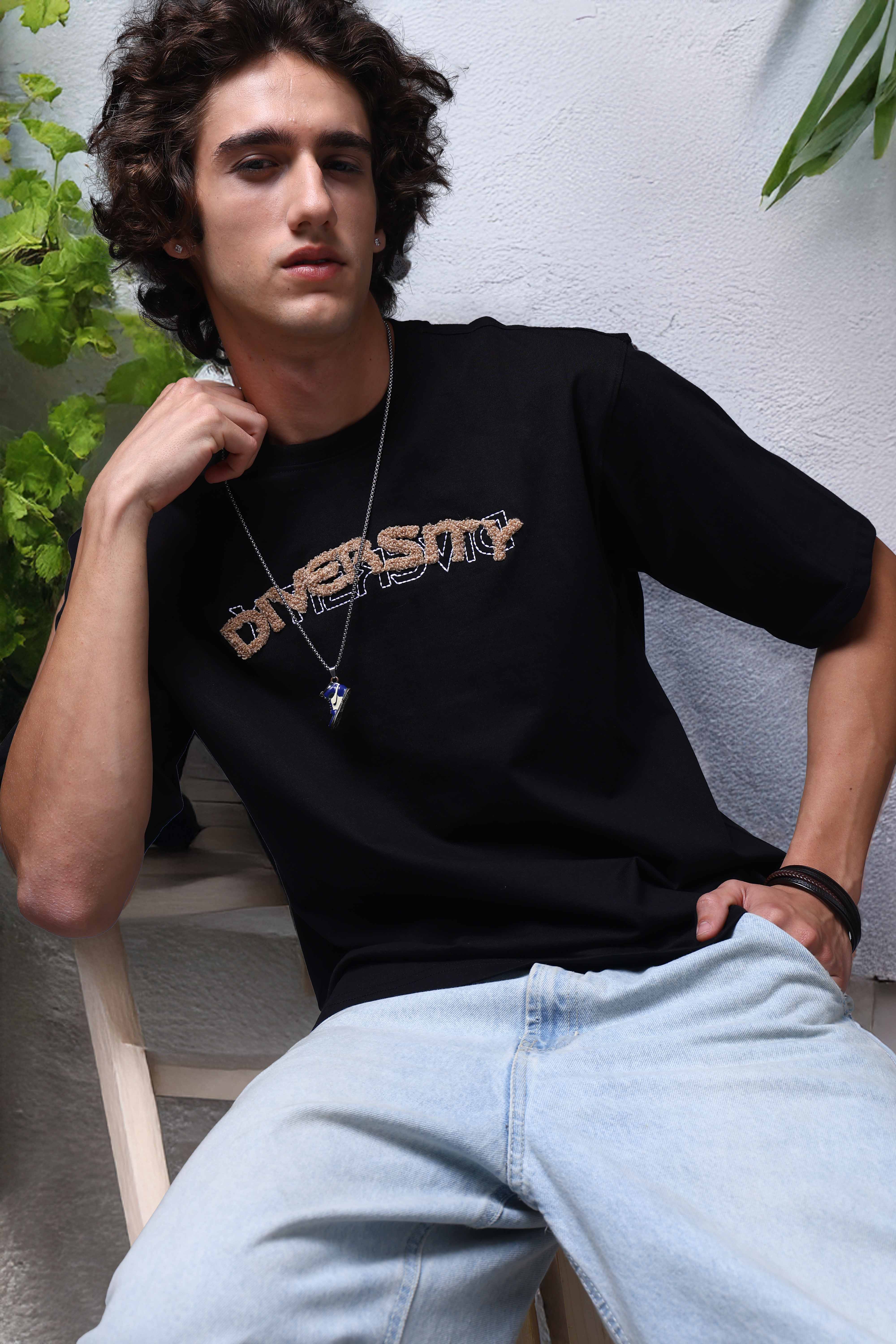 Men's Oversized Embroided Print Black Tshirt